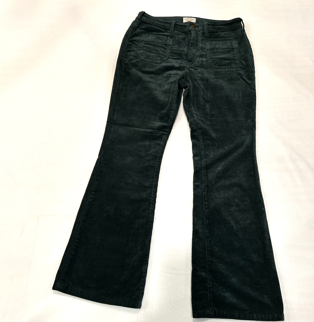 Pilcro Women’s Forest Green Corduroy Bootcut pants Size 29.